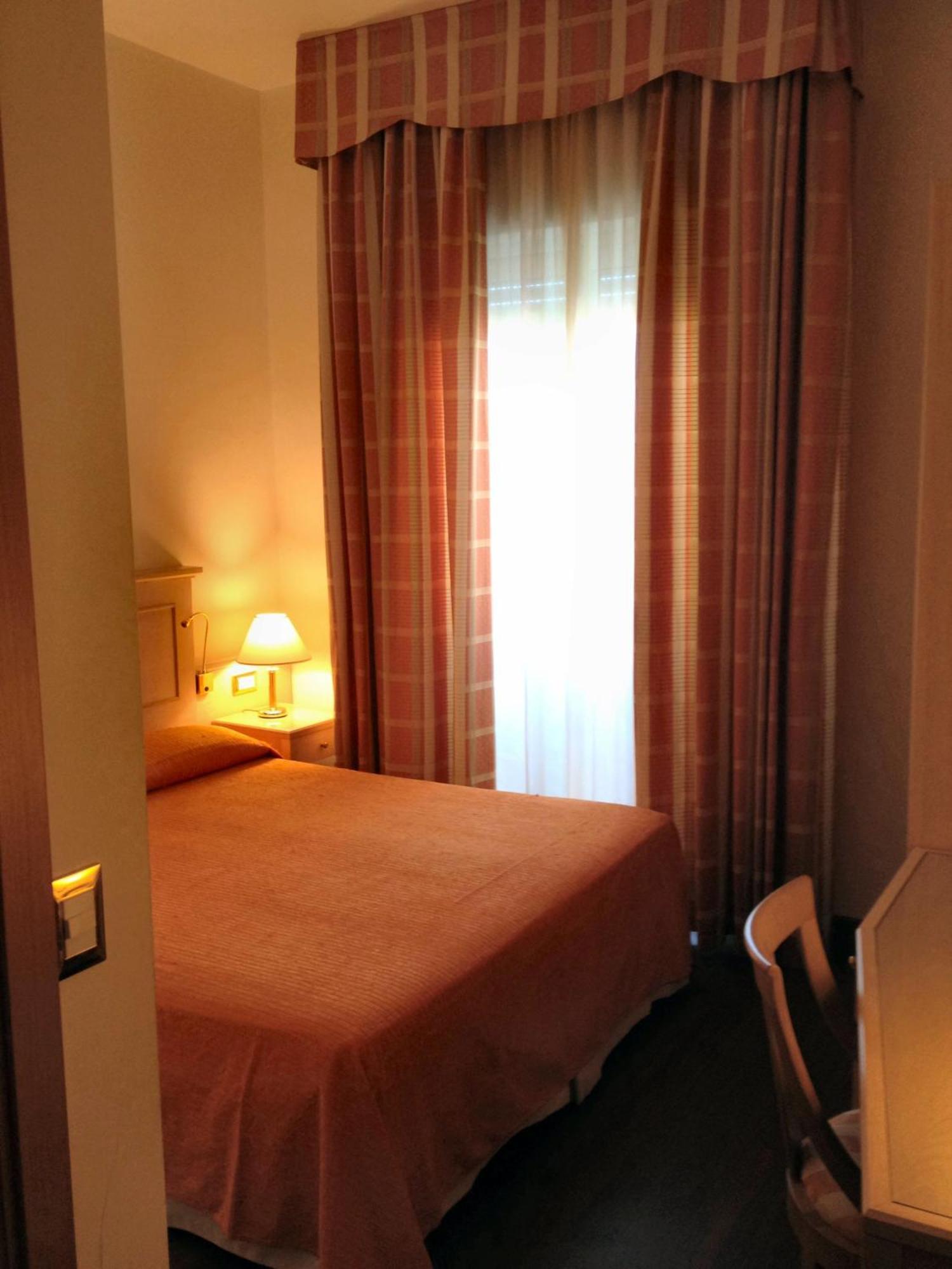Hotel Byron Rimini Room photo